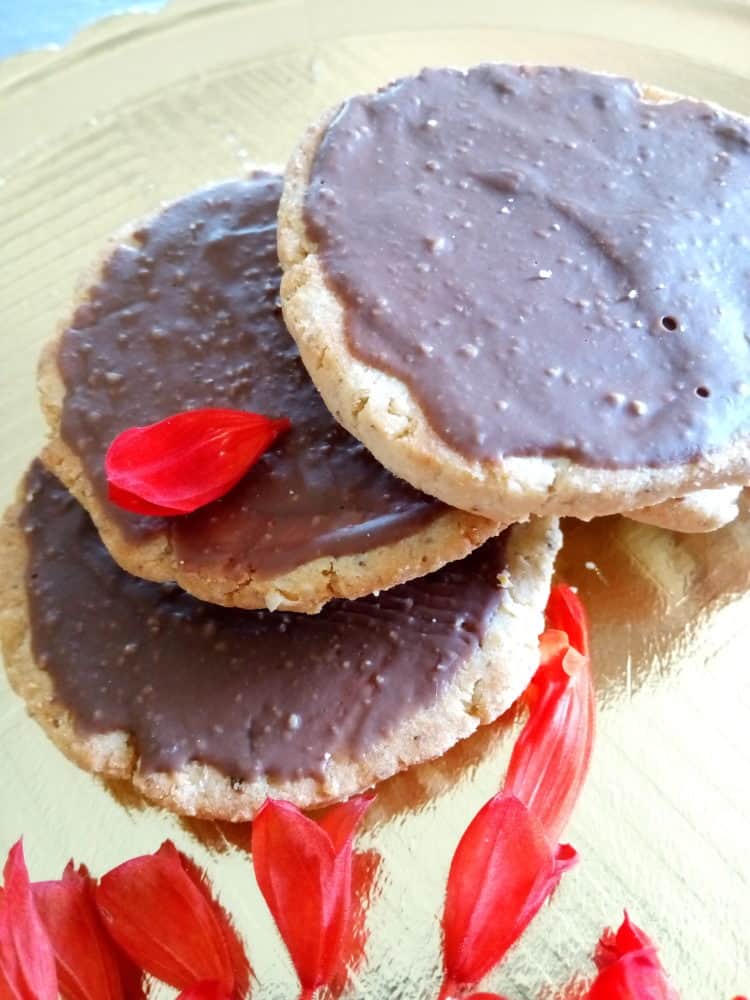 sugar free chocolate chia biscuits