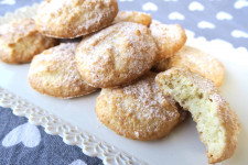 easy sugar free italian amaretti biscuits