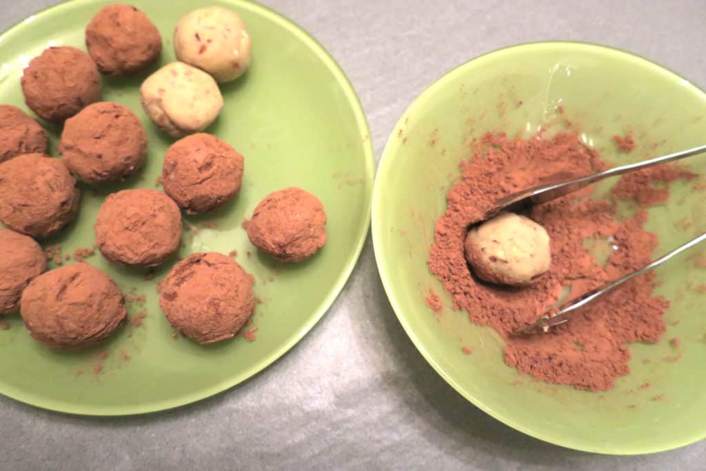 italian style tiramisú truffle fat bombs
