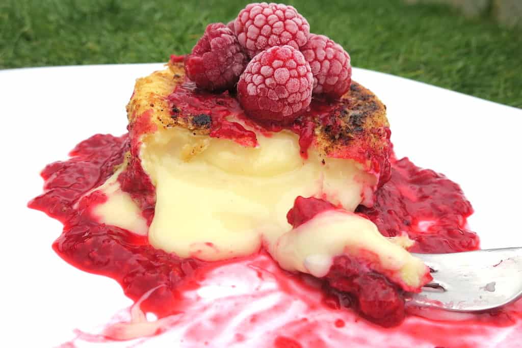 keto camembert with sugar free raspberry & gin compote