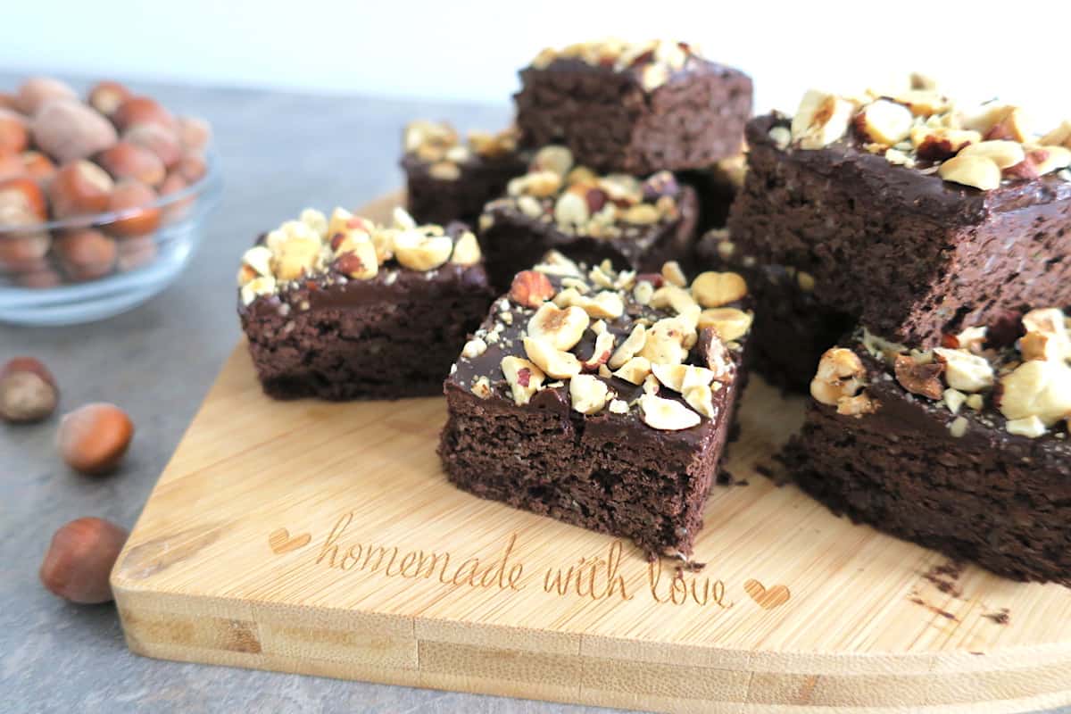 Keto Hemp Brownies with Nut.ella & Hazelnut Crumbs