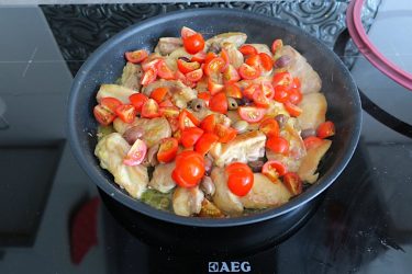 Keto Ligurian Chicken with Olives and Cherry Tomatoes