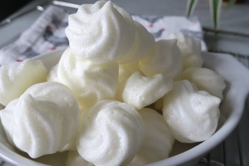 Perfectly White Sugar Free French Meringues