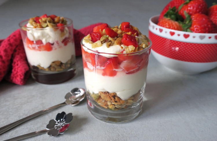 Keto Granola & Berry Parfait with Skyr Cream